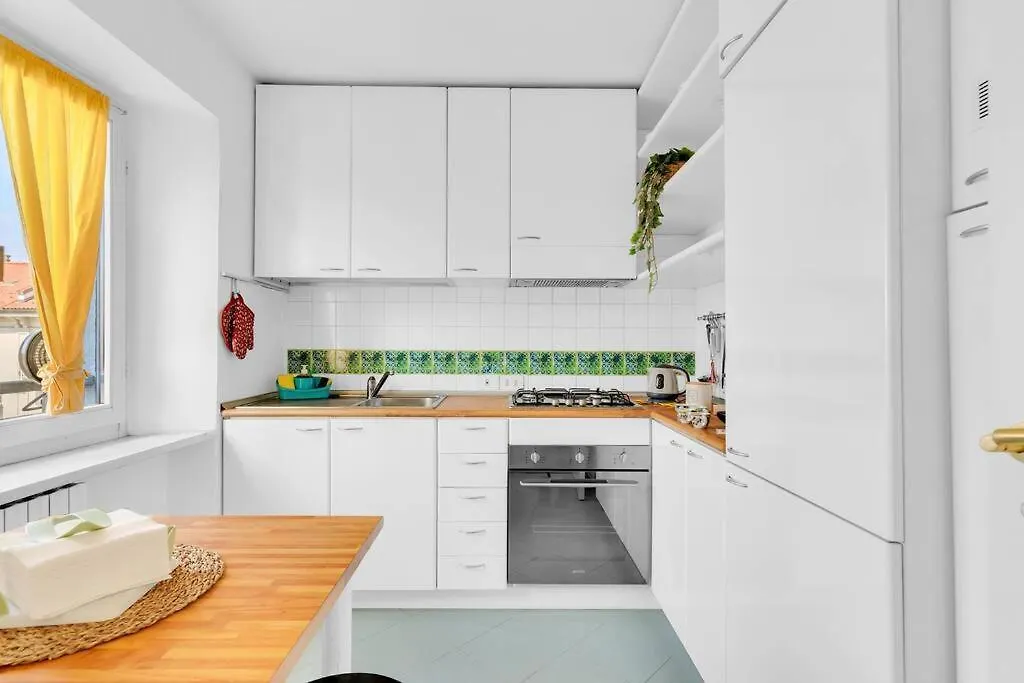 Apartment Centrale E Luminoso-4 Persone-Metro M2 E Navigli Milan Italy